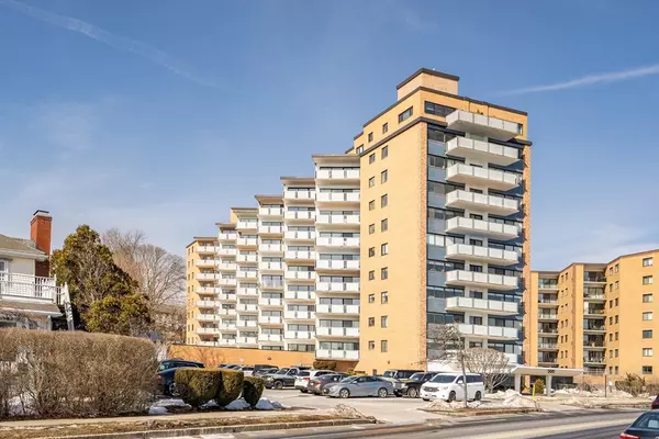 300 Lynn Shore Dr #306, Lynn, MA 01902