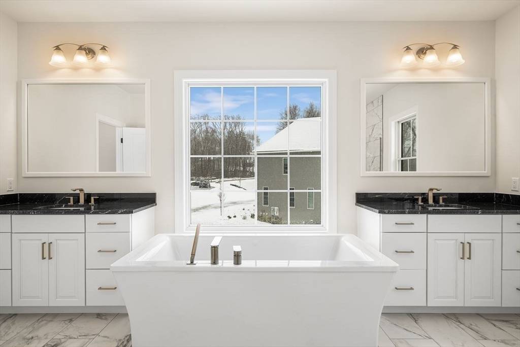 Hudson, MA 01749,7 Shoreline Dr #13