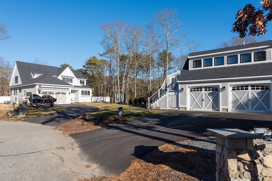 79 Neshobe Rd, Mashpee, MA 02649