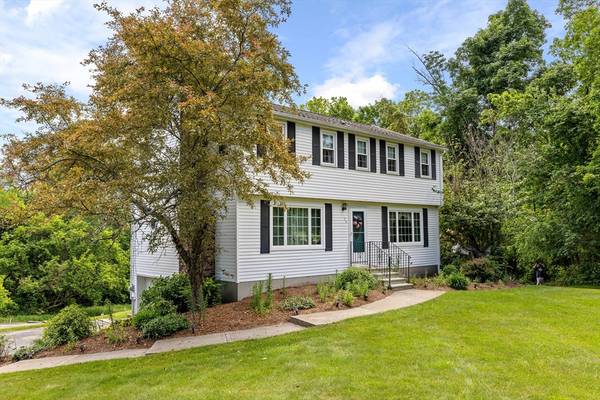 34 Uxbridge Rd, Sutton, MA 01590