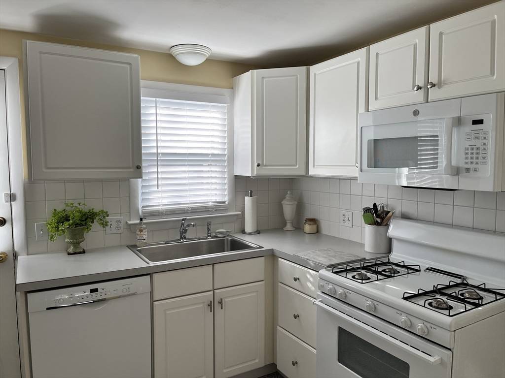 Marblehead, MA 01945,197A West Shore Drive #A