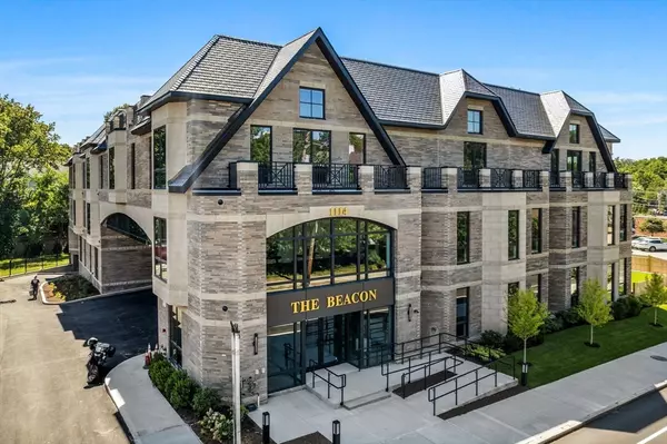 Newton, MA 02461,1114 Beacon St. #207