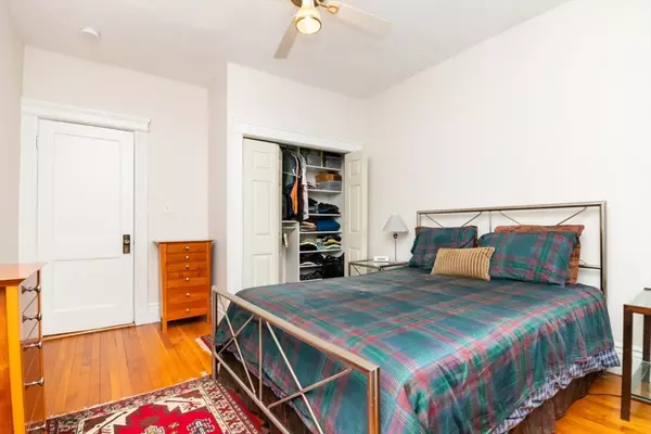 Boston, MA 02215,35 Queensberry St #22