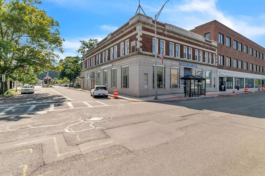 8 - 10 Central St, West Springfield, MA 01089