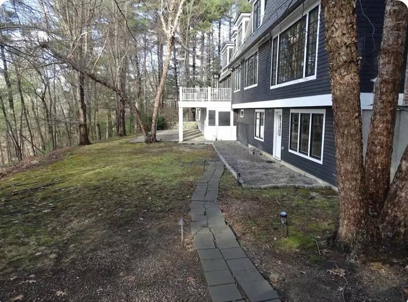 40 Possum Rd #B, Weston, MA 02493