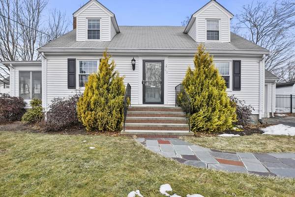 43 Roberts Dr, Weymouth, MA 02190