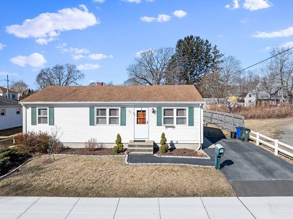 820 Oak Grove Ave, Fall River, MA 02720