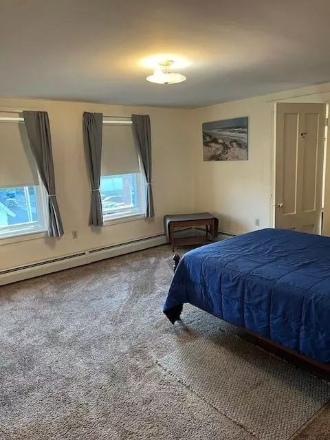 Mansfield, MA 02048,121 N Main St #33- ROOM