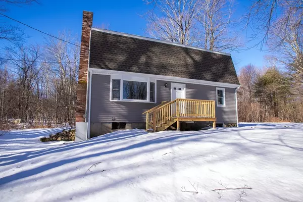 10 Boynton St, Pepperell, MA 01463