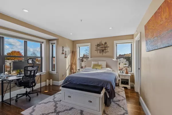 Boston, MA 02127,215 Athens St #5