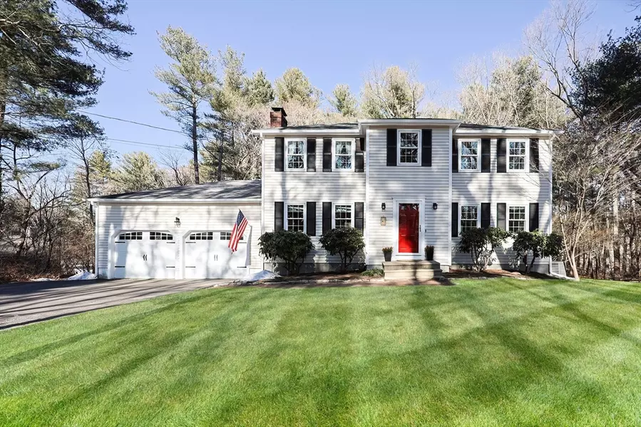 25 Miscoe Brook Dr, Wrentham, MA 02093