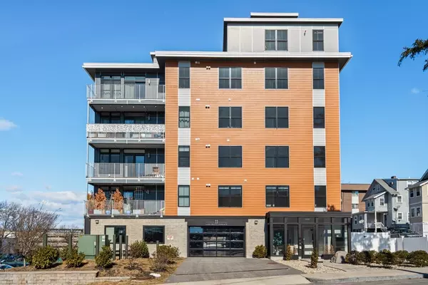 11 Oak Grove Ter #101, Quincy, MA 02169