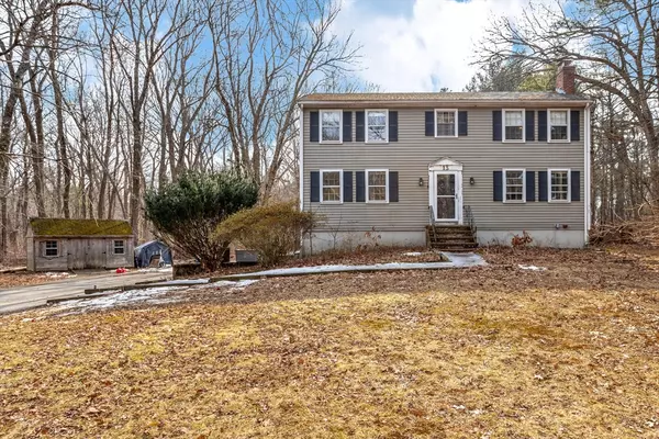 13 W Pine Dr, Walpole, MA 02081