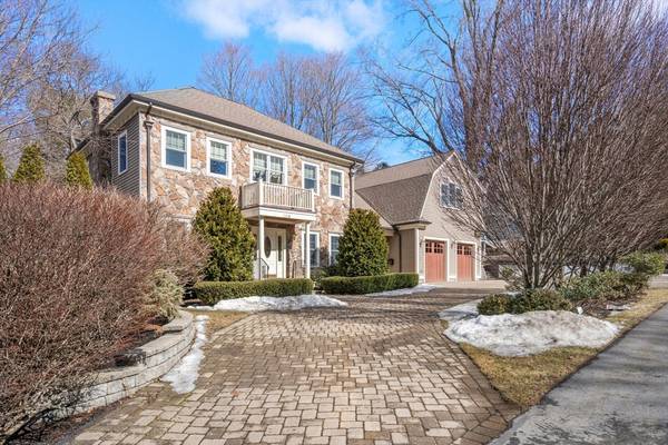 106 Wellesley Ave, Wellesley, MA 02481