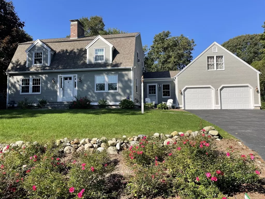 Barnstable, MA 02632,17 Cedar Point Cir