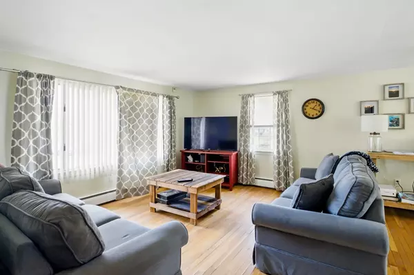 Tiverton, RI 02878,31 Seaview Ct