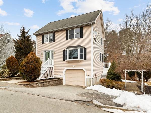 9 Dexters Ln, Wakefield, MA 01880