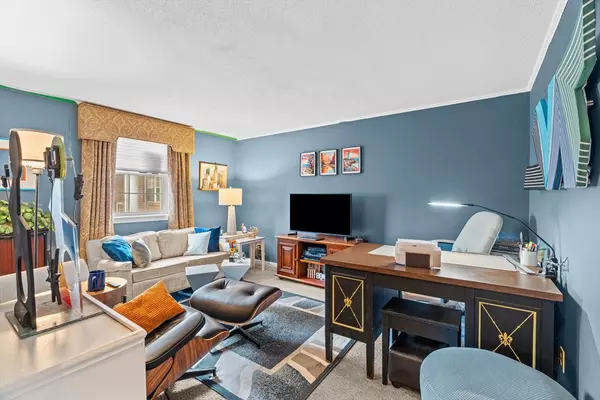 Medfield, MA 02052,91 Pleasant #D9