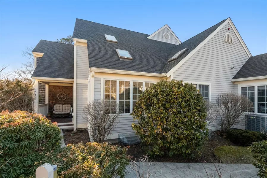 73 Gold Leaf Ln #73, Mashpee, MA 02649