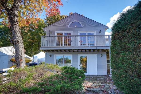 26 Lakeside Ave, Hudson, MA 01749