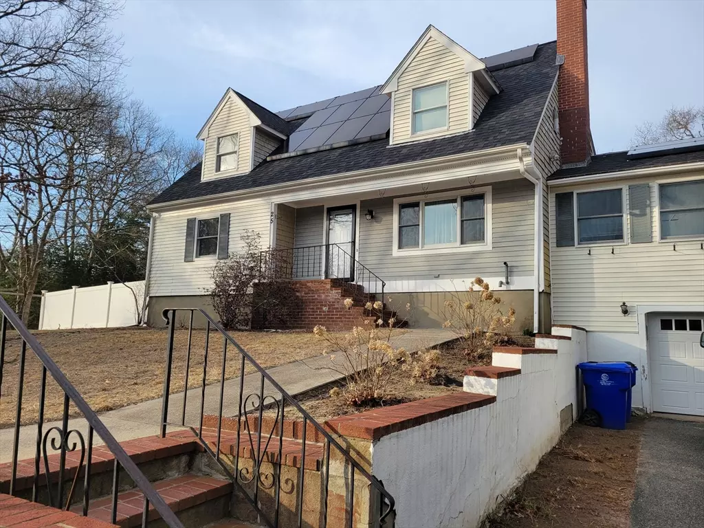 Bourne, MA 02532,25 Cypress St