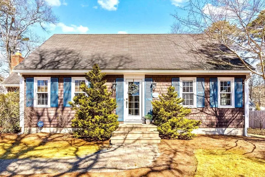 21 Nehoiden Road, Mashpee, MA 02649