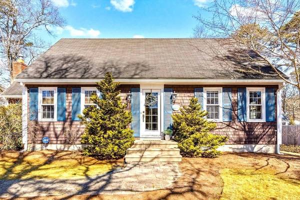 21 Nehoiden Road, Mashpee, MA 02649