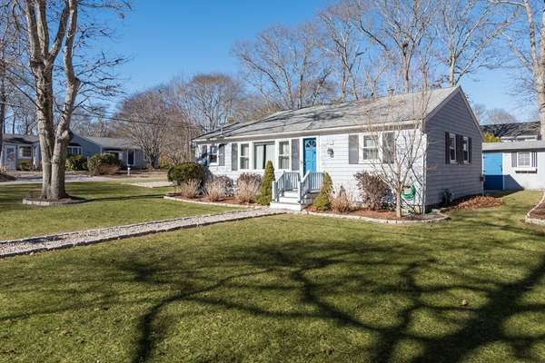 2 Naushon Rd, Mashpee, MA 02649