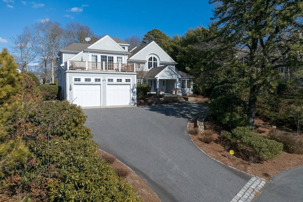 236 Glenneagle Dr, Mashpee, MA 02649