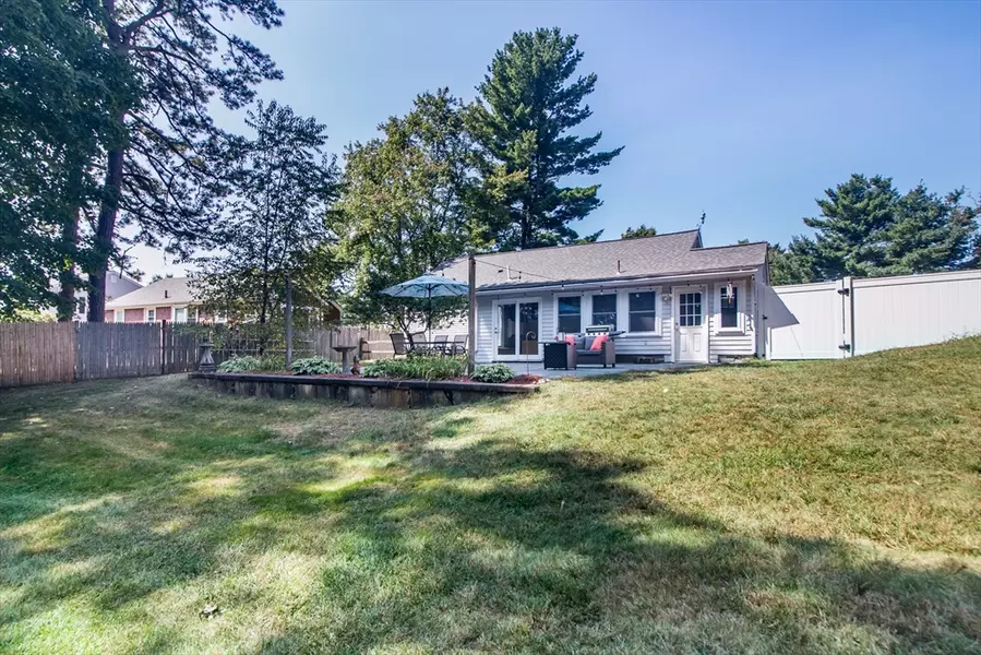 20 Dale St, Medfield, MA 02052