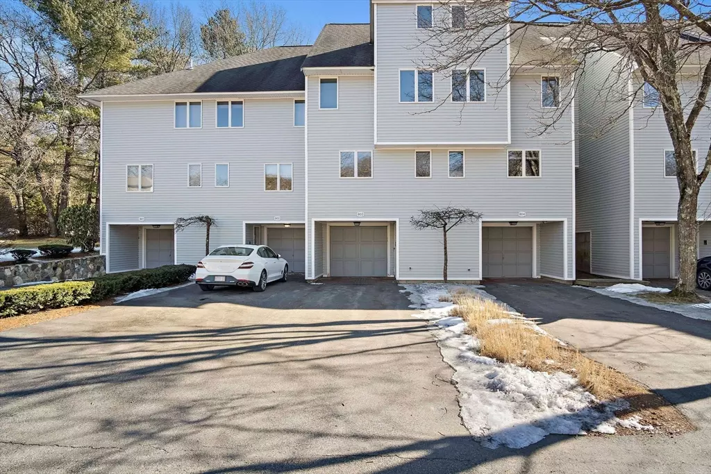 Saugus, MA 01906,803 Sherwood Forest Ln #803