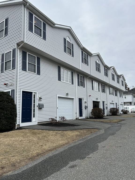 25 Ash St #2, Waltham, MA 02453