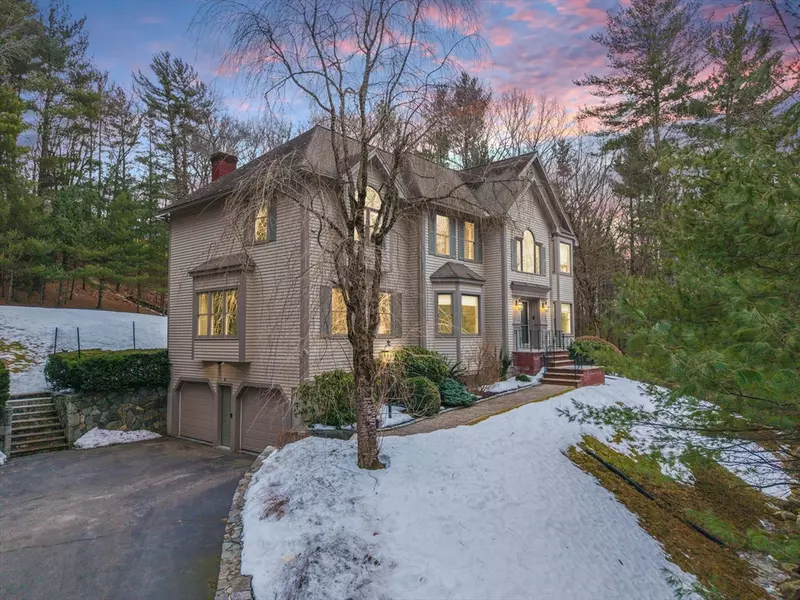 36 Shannon Ln, North Andover, MA 01845