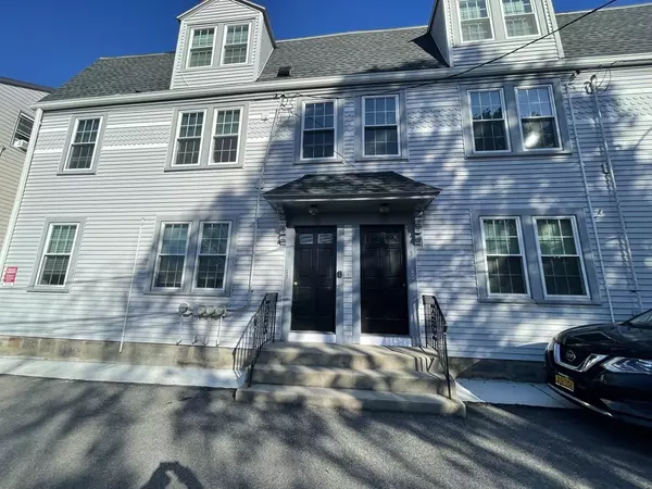 3 High Street Place #3, Brookline, MA 02445