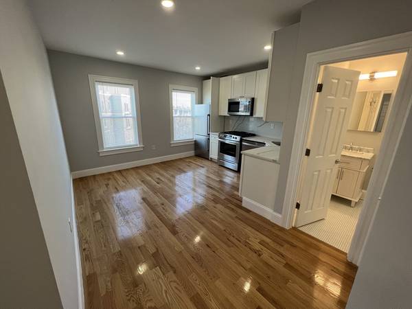 374 Oxford St #5, Cambridge, MA 02140