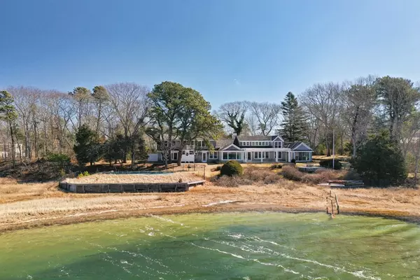 71 Sand Pt, Barnstable, MA 02655