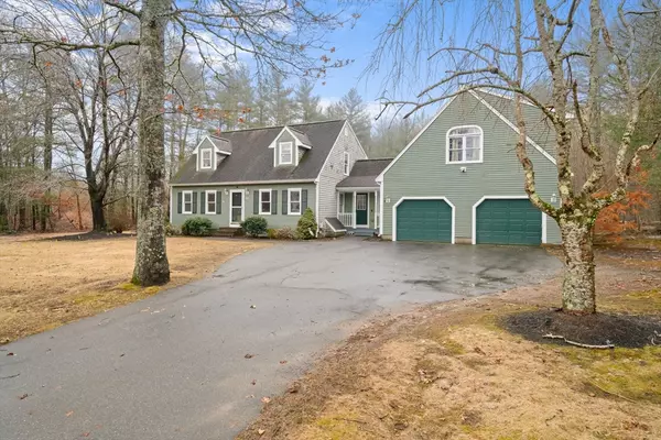 53 Metacomet Rd, Middleboro, MA 02346