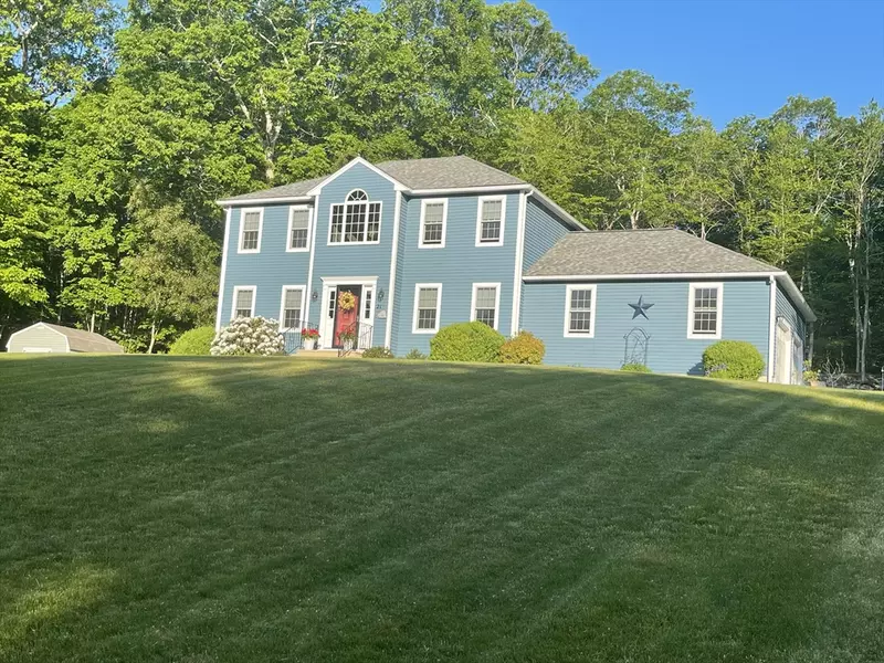21 Ashkins Dr, Mendon, MA 01756
