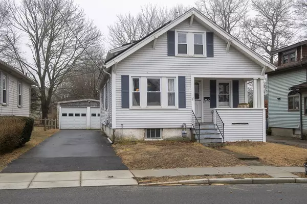 31 Hedge St, Fairhaven, MA 02719