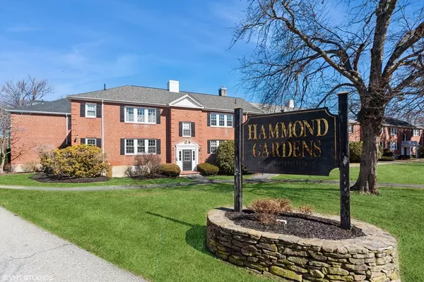 33 Hammond Pond Pkwy #1, Newton, MA 02467