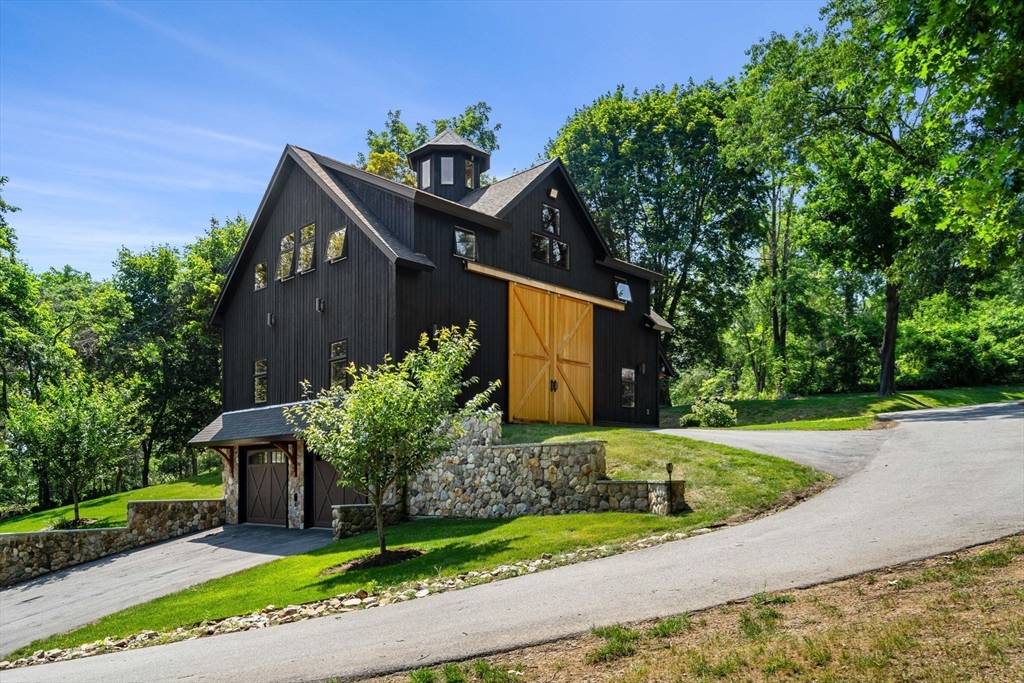 Ipswich, MA 01938,8 Cogswell Street