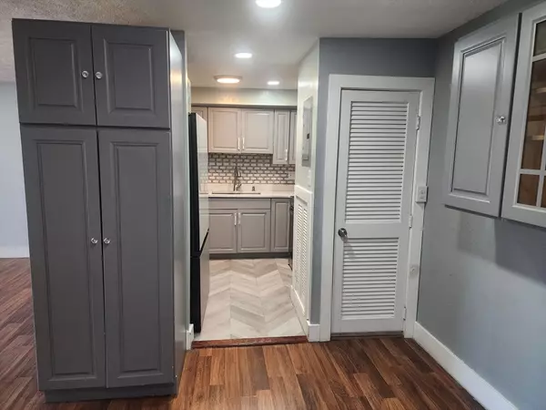 Brockton, MA 02301,502 Oak Street #9