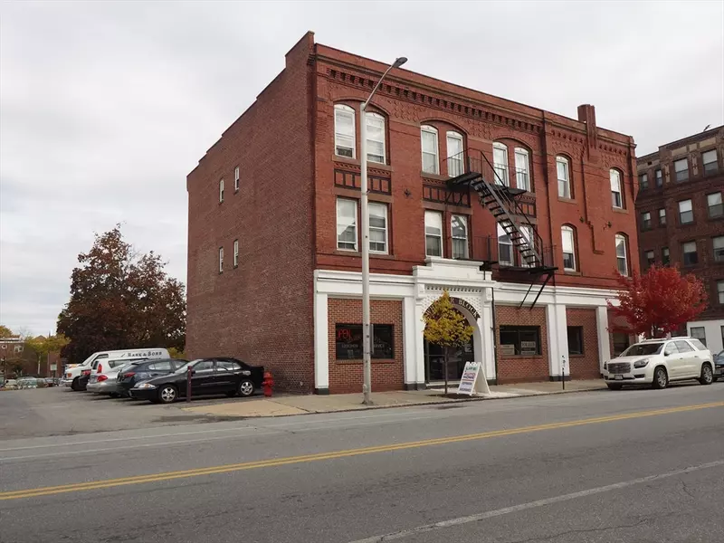 463 Merrimack #109, Lowell, MA 01852