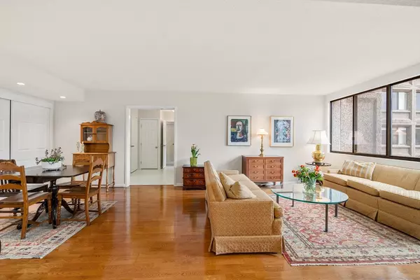 Newton, MA 02467,250 Hammond Pond Pkwy #406N