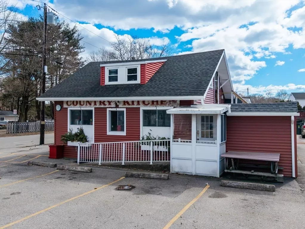 Seekonk, MA 02771,469 Taunton Ave