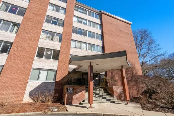 22 Chestnut Place #307, Brookline, MA 02445