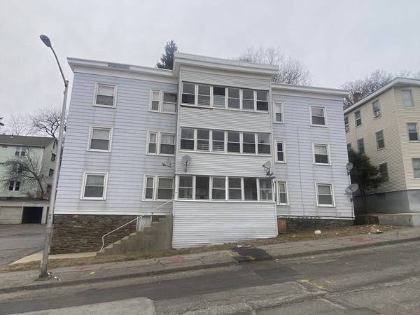 9 5th Ave, Worcester, MA 01607