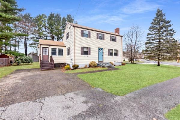 5 Edgewood Rd, Middleton, MA 01949