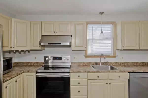 East Longmeadow, MA 01028,114 Vineland Ave