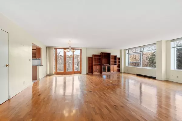 Brookline, MA 02446,80 Park St #22